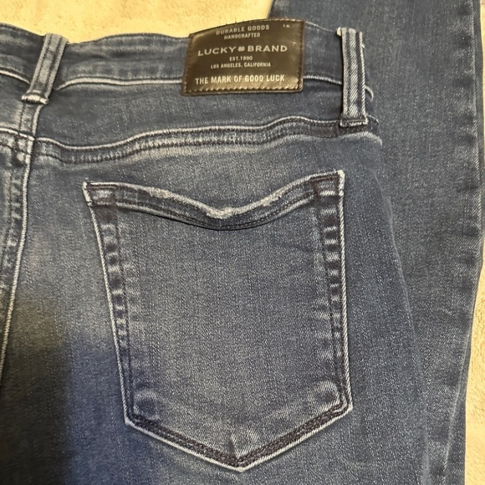 A118.   Lucky Brand Women's Ava super Skinny Jeans - Dark Blue
